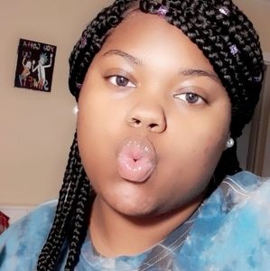 Meet your Posher, Malia